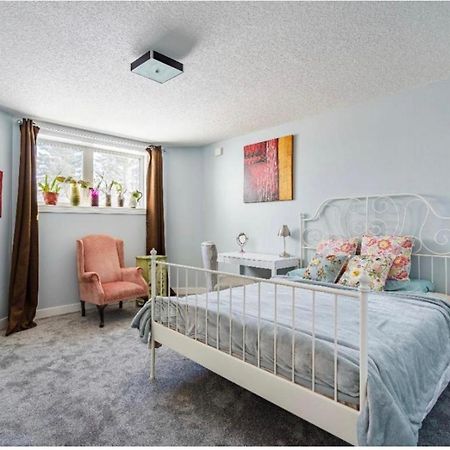 Elegant Garden Suite&2Mins Bus Station Close Lrt& Free Parking YYC Exteriör bild