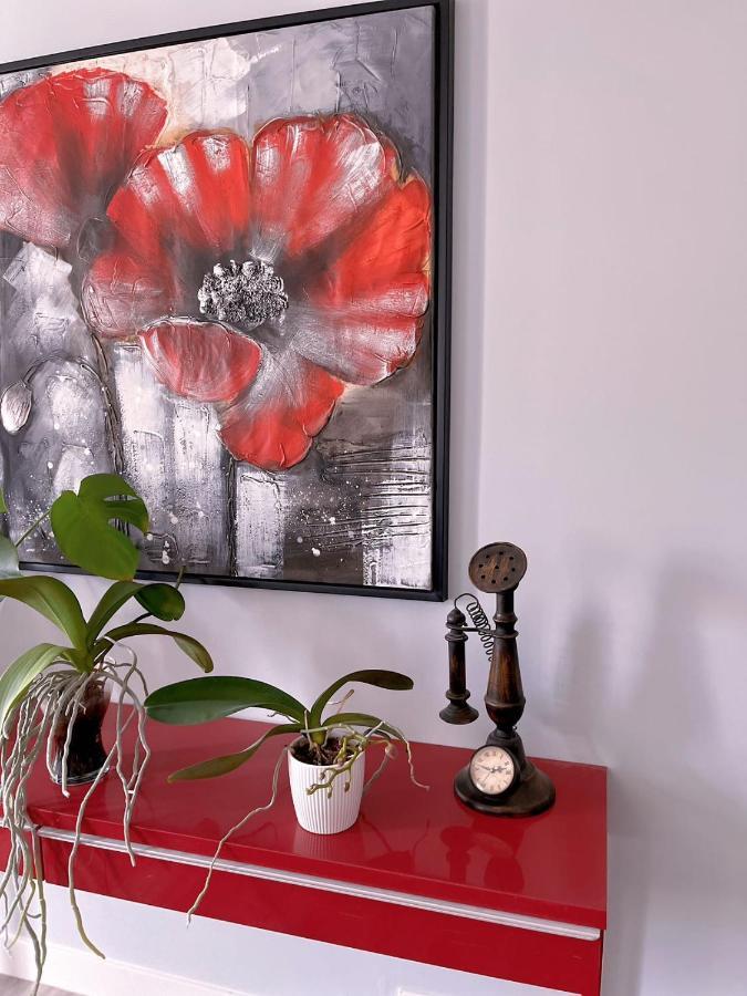 Elegant Garden Suite&2Mins Bus Station Close Lrt& Free Parking YYC Exteriör bild