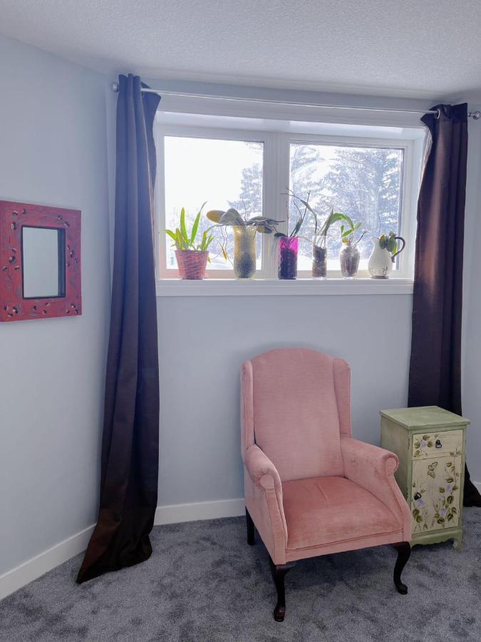 Elegant Garden Suite&2Mins Bus Station Close Lrt& Free Parking YYC Exteriör bild