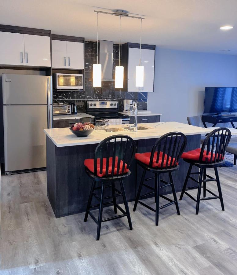 Elegant Garden Suite&2Mins Bus Station Close Lrt& Free Parking YYC Exteriör bild