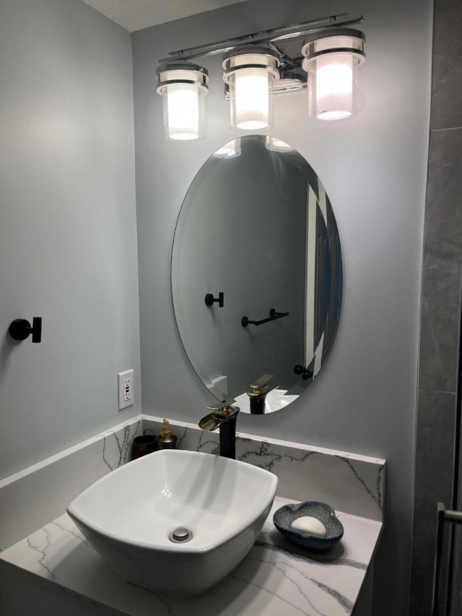Elegant Garden Suite&2Mins Bus Station Close Lrt& Free Parking YYC Exteriör bild