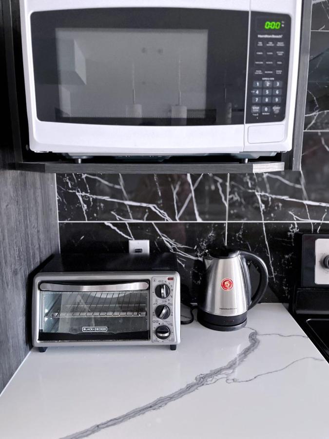Elegant Garden Suite&2Mins Bus Station Close Lrt& Free Parking YYC Exteriör bild