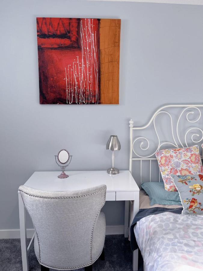 Elegant Garden Suite&2Mins Bus Station Close Lrt& Free Parking YYC Exteriör bild