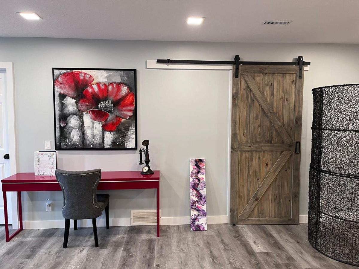 Elegant Garden Suite&2Mins Bus Station Close Lrt& Free Parking YYC Exteriör bild